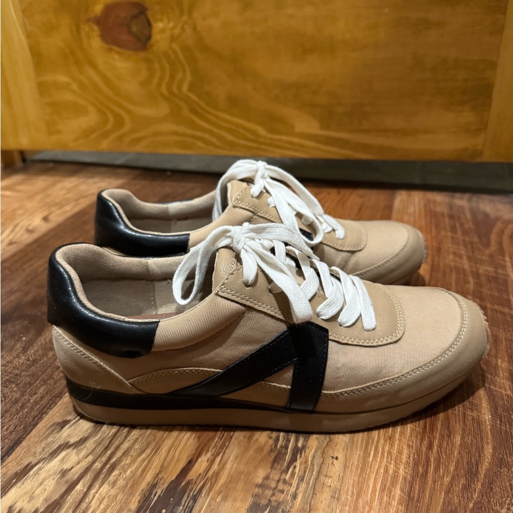 Loft Women’s Sneakers - Picture 2 of 4